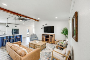 Van Vacation Retreat with Private 300-Acre Lake!